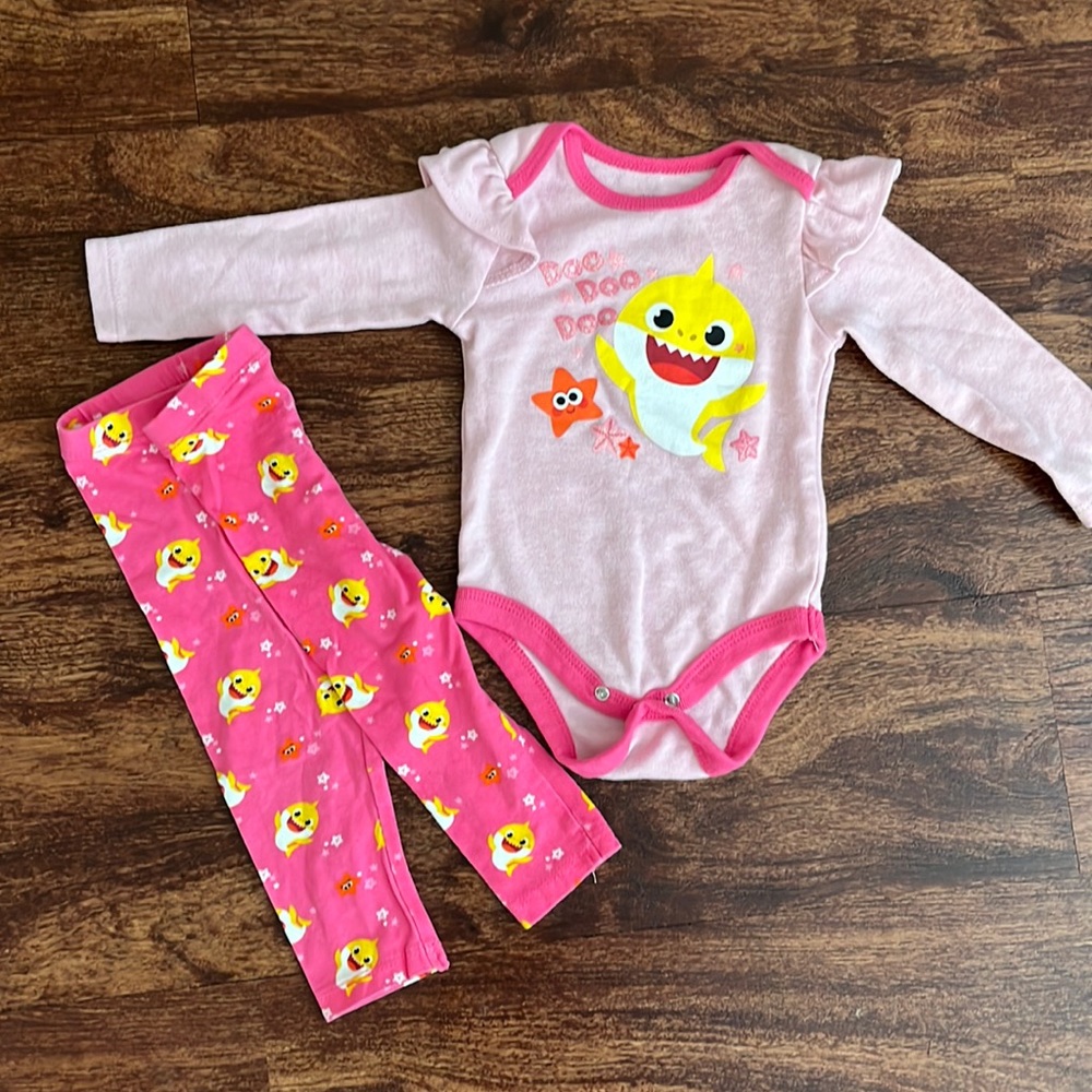 Baby shark outfit 6-9 months